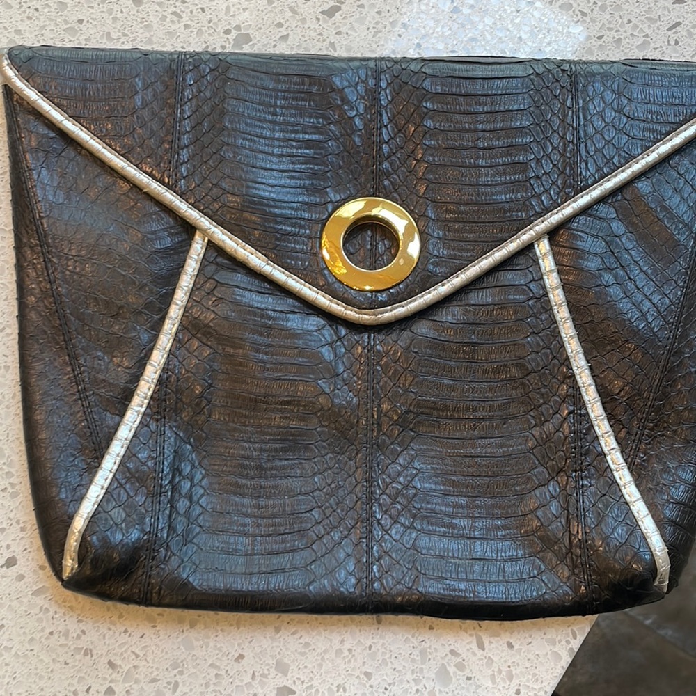 Lelya snake clutch 9x12
